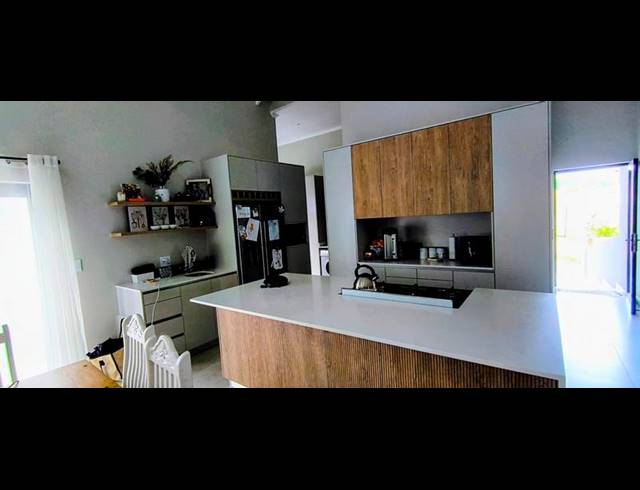 3 BEDROOM HOUSE FOR SALE IN BLUE MOUNTAIN VILLAGE